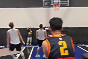 让你看看业余跟职业差距有多大？徐杰这运球速率跟投射简直太快了